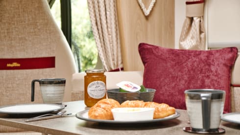 Pearl –  Essex based,4 berth luxury for your Summer/Autumn break.Insurance included