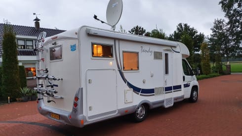 Louis  – Spacious 2 person Louis camper