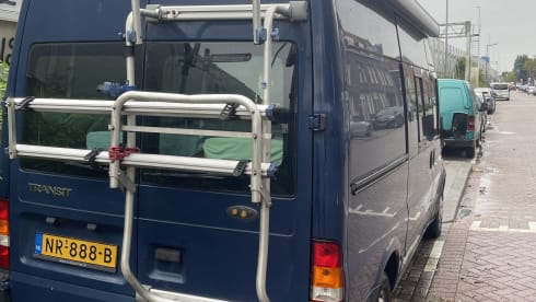 De blauwe bus – Ford Transit Wohnmobil aus dem Jahr 2005