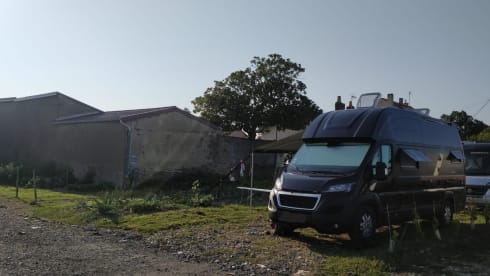 Campervan Globe-Traveller Pathfinder X