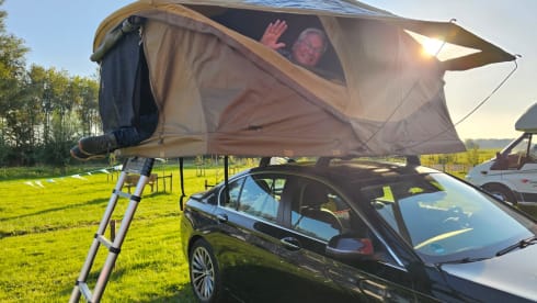 Happy Bimmer Rooftop Tent – Reliable BMW 740d with very large Thule roof tent and complete inventory