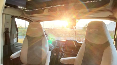 Het pareltje  – Brand new 5p Chausson Ford 170 automatic
