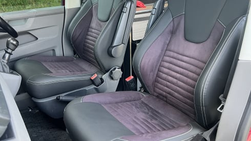 Roxanne – 4 berth Volkswagen campervan from 2020