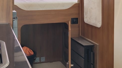 4p Renault semi-integrated from 2016