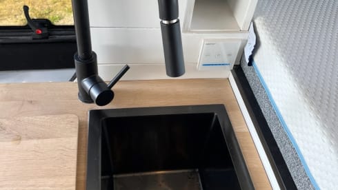 Bussie  – Atmospheric Sprinter bus - off grid