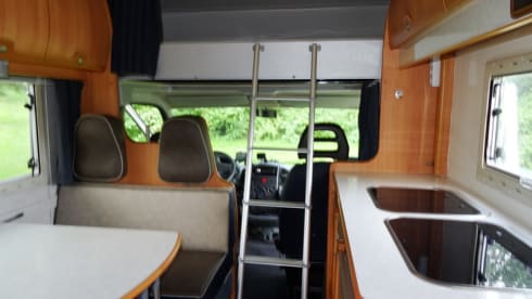 Come and enjoy our wonderful 2 (-3)-person Fiat Ducato alcove camper