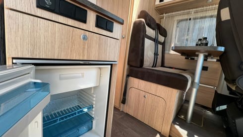 Complete Camperbus – Pössl camper Automaat met dakairco