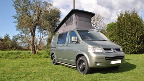Olive green campervan – VW camper 4x4 | 4 people | Lisbon/ Porto / Coimbra - Portugal
