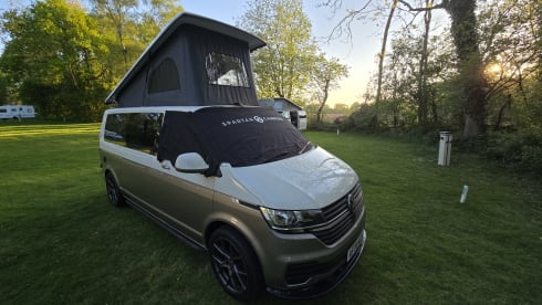 Happy  – LWB Volkswagen campervan - 4 Berth fully kitted out 
