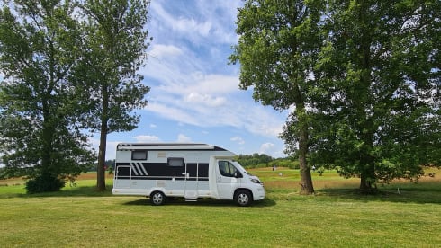 Dolly – Luxury camper with plenty of storage space.