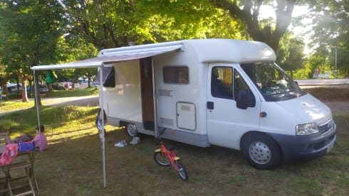 Compact 4-person Elnagh P200