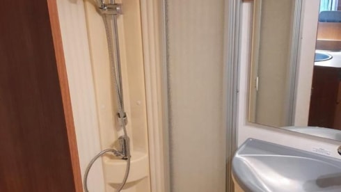 Hymer Carado A366 – Lovely spacious family camper! 