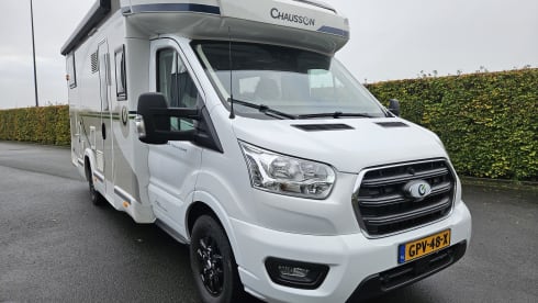 GPV48X – Luxury Modern 4 pers Sunlight T67 with length bed | Km free! 