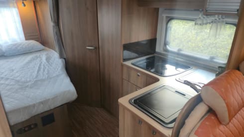 Nexxo T660 – 4p Bürstner semi-integrated uit 2007