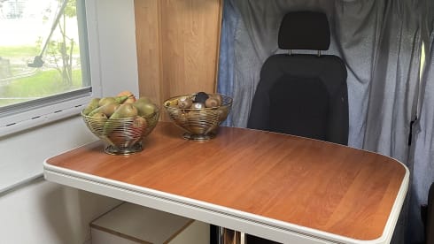 Carel – Alcove Camper 4 person fixed beds