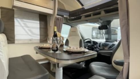 4p Challenger with queen-size bed, AIRCO and powerful 170 HP engine!