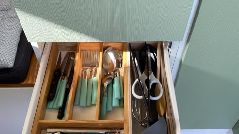 Jack (hit the road) – 2p Ford campervan uit 2010