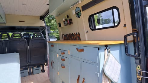 De Bus – Lovely family camper 4-6p