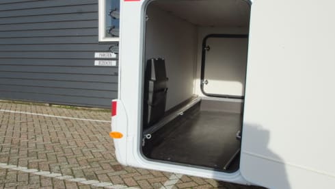Sunlight T65 – Très beau camping-car Sunlight spacieux pour 4 personnes de 2023, beaucoup d'espace de rangement.