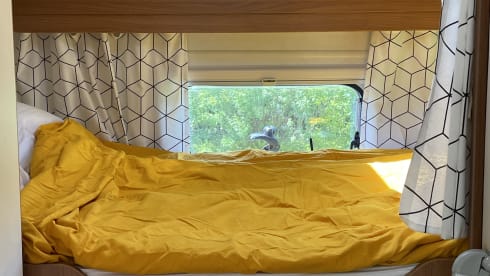 Koos – Cozy 5p alcove camper from 2015