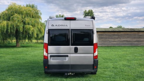 4p Adria Mobil bus uit 2023