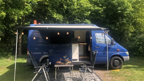 VanVentura – 2-person Mercedes-Benz bus from 2006