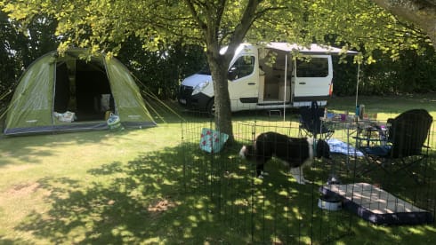 Vera –     Handcrafted Off-Grid Campervan 