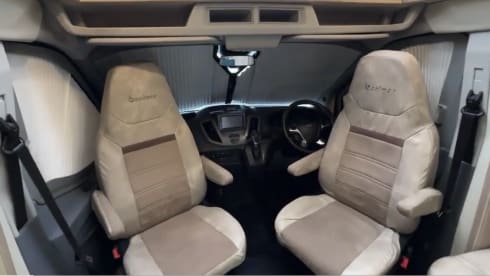 Benita – 4 berth Benimar Tessoro semi-integrated from 2019