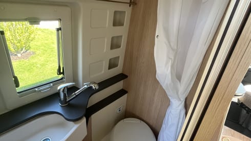 4p Giottiline from 2025 with air conditioning in living area 