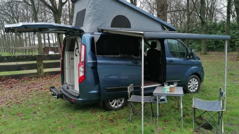 4p Ford campervan uit 2021