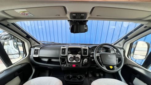 Majestic – Our fully loaded 6 berth motorhome