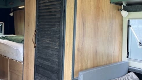 Heunie 1 – Beautiful camper van from 2017 with 2 lengthways beds