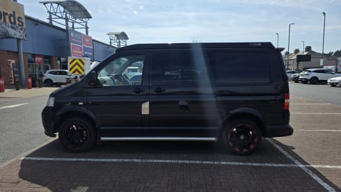 BRUCE – 4 berth Volkswagen campervan from 2007