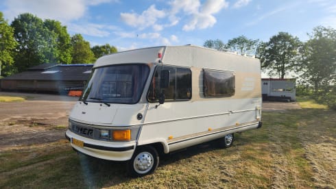 Witte Beer. – 4p Hymer integrated uit 1990