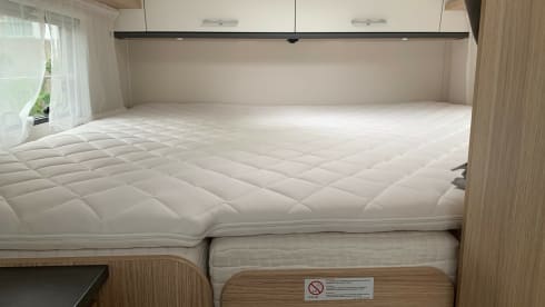 Almost new compact Sunlight (Hymer) type V66 with complete inventory