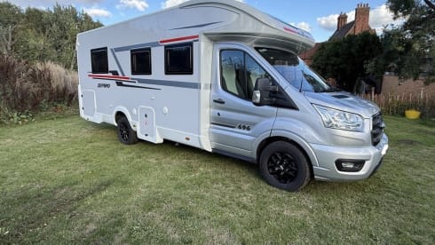 Charlie – High-Spec 5 berth Roller Team Motorhome - Free Wifi & Insurance - 2024