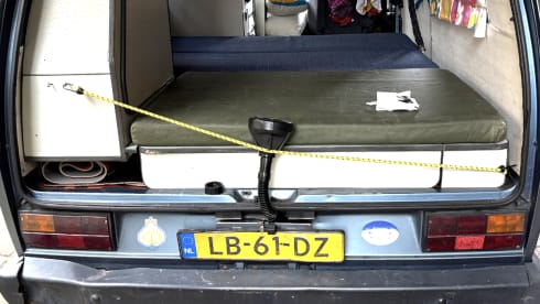 Kamper Barry – 4-person Volkswagen campervan from 1984