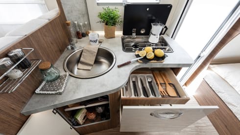 ITA CAMPER – New Overcab Camper - 6 Seats