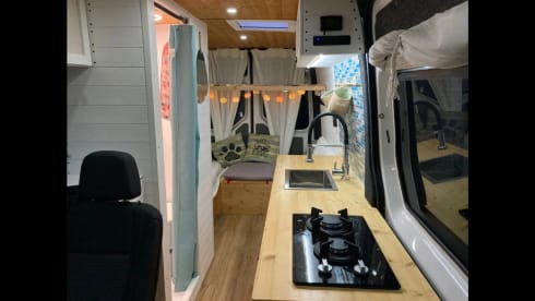 Crafty Fredrick – The comfverted 2018 VW Crafter Supervan 