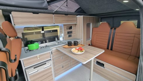 Bluey – 4 berth Volkswagen T6 Transporter 4Motion campervan (off-grid camper)
