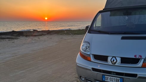 Vulamdander Family Van – Adria 3-Wege-Mietwagen in Apulien