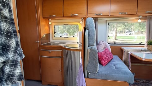 Cozy, fully equipped 4-person semi-integrated camper.