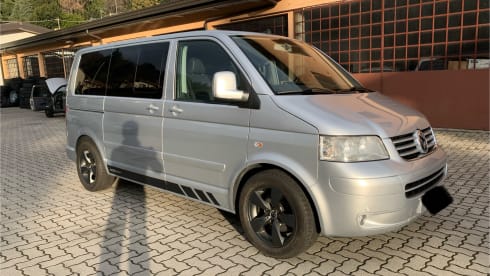 VW MULTIVAN 7 POSTI con LETTO e RISCALDAMENTO AUTONOMO 