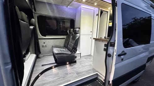 Callie – 5 berth Mercedes-Benz campervan from 2014