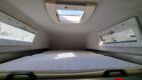 Bop – Ford Nugget with high roof