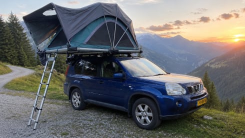Nico – Adventurous camping in our Nissan X-Trail 4WD with roof tent