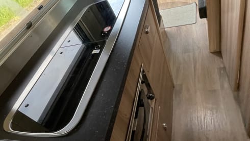 The Catbus  – 4 Berth Swift Select 184 (2017)