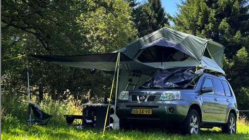Adventurous 4x4 with roof tent (2P)
