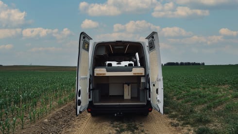 La Via – Camperbus Nissan NV400 L2H2 2personen gerenoveerd in 2023