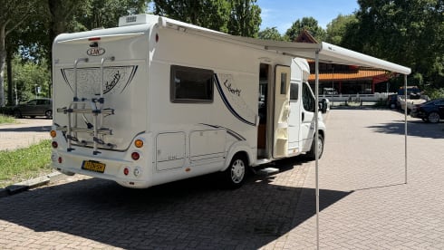 LMC Liberty Ti 662 - 4 Persons - 2x Air Conditioning - Semi-integrated